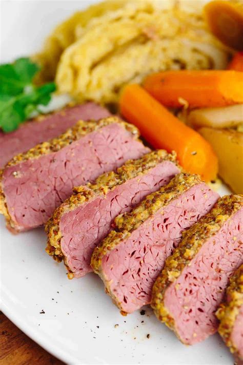 How to Make Tender and Flavorful Corned Beef in a Slow Cooker