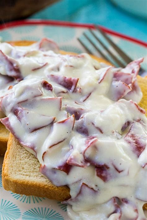 How to Make the Classic Creamed Chipped Beef on Toast?